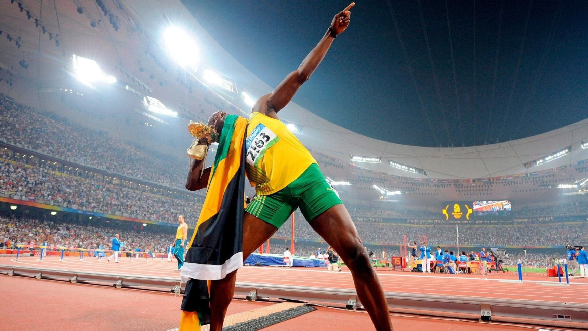 赛道与绿茵的奇妙共鸣,当F1争冠之夜遇见迪巴拉式完美