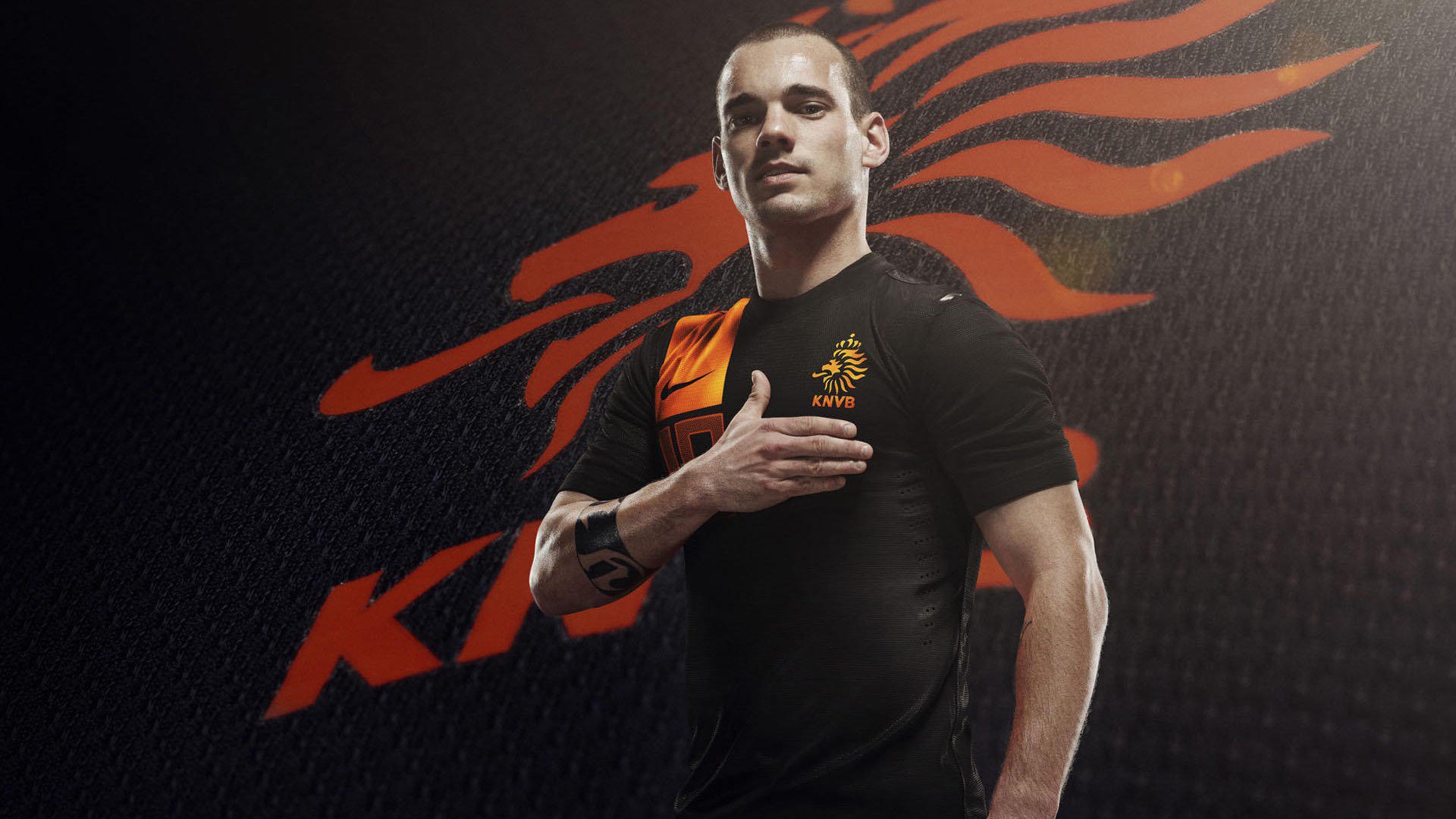 开云体育下载-银箭破晓，汉密尔顿惊艳四座，梅赛德斯力克法拉利的战术革命